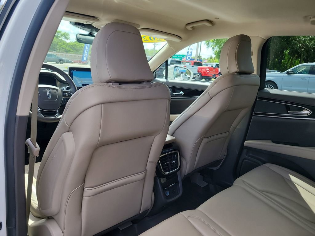 Used 2022 Lincoln Nautilus FWD w/ Premium Package image 10