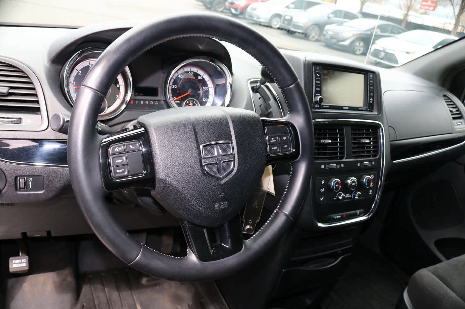 Used 2017 Dodge Grand Caravan SE FWD image 28