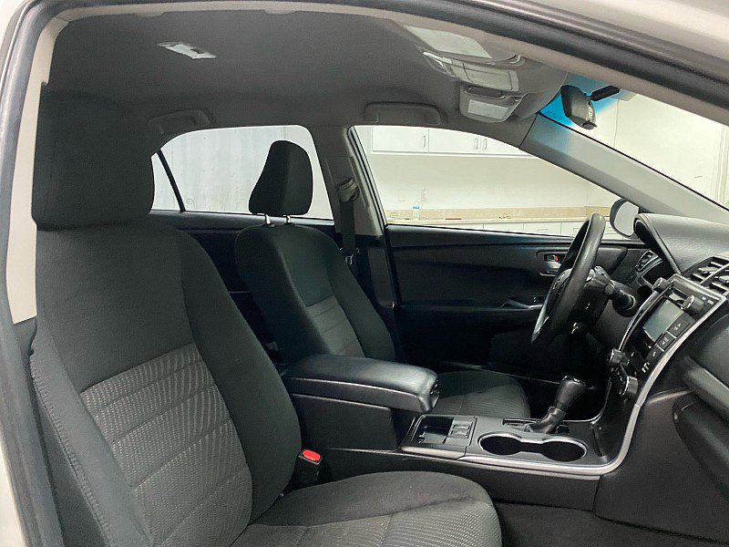 Used 2015 Toyota Camry LE image 13