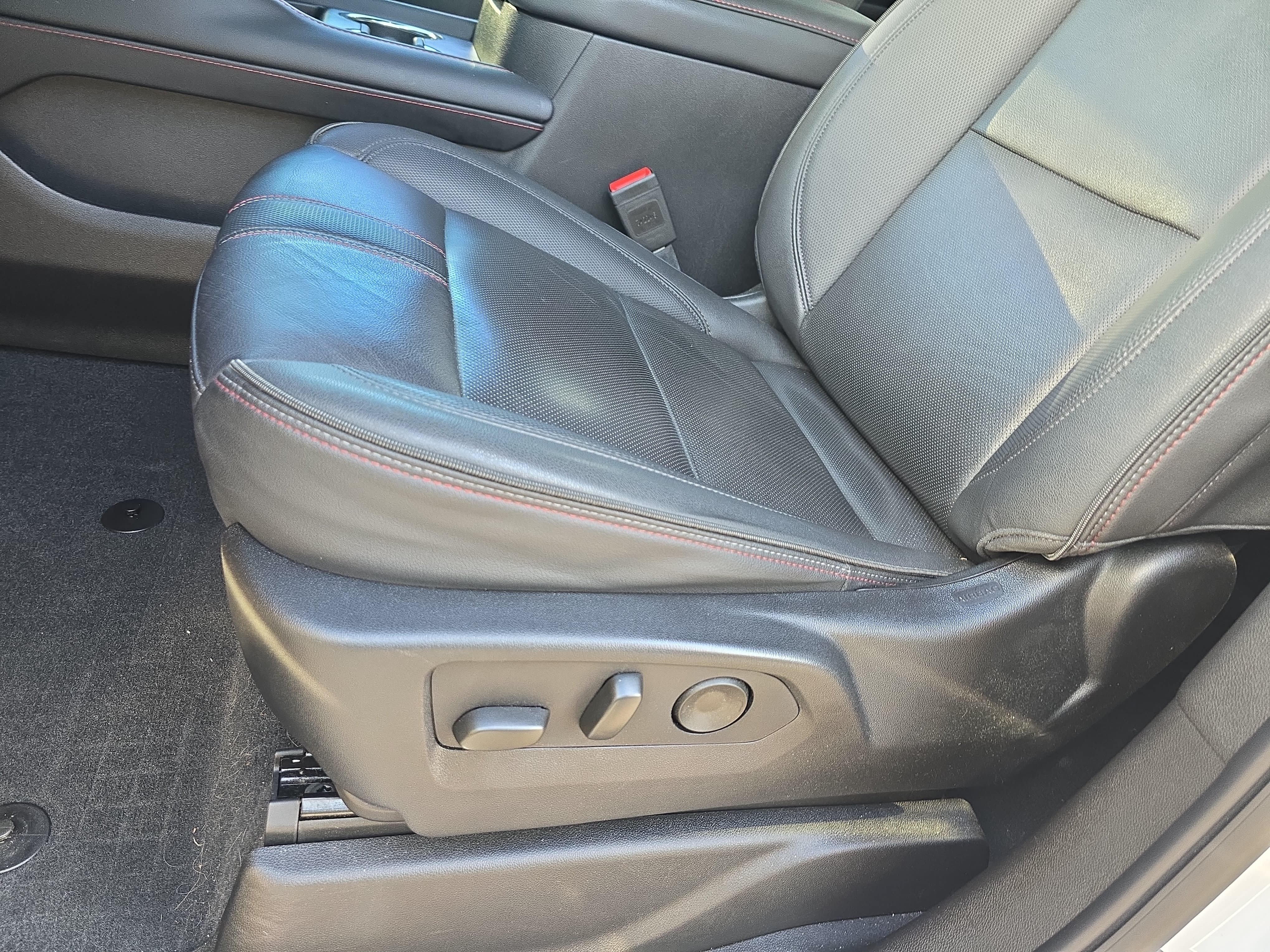 Used 2024 Chevrolet Tahoe RST w/ RST Performance Edition AWD/4WD image 33