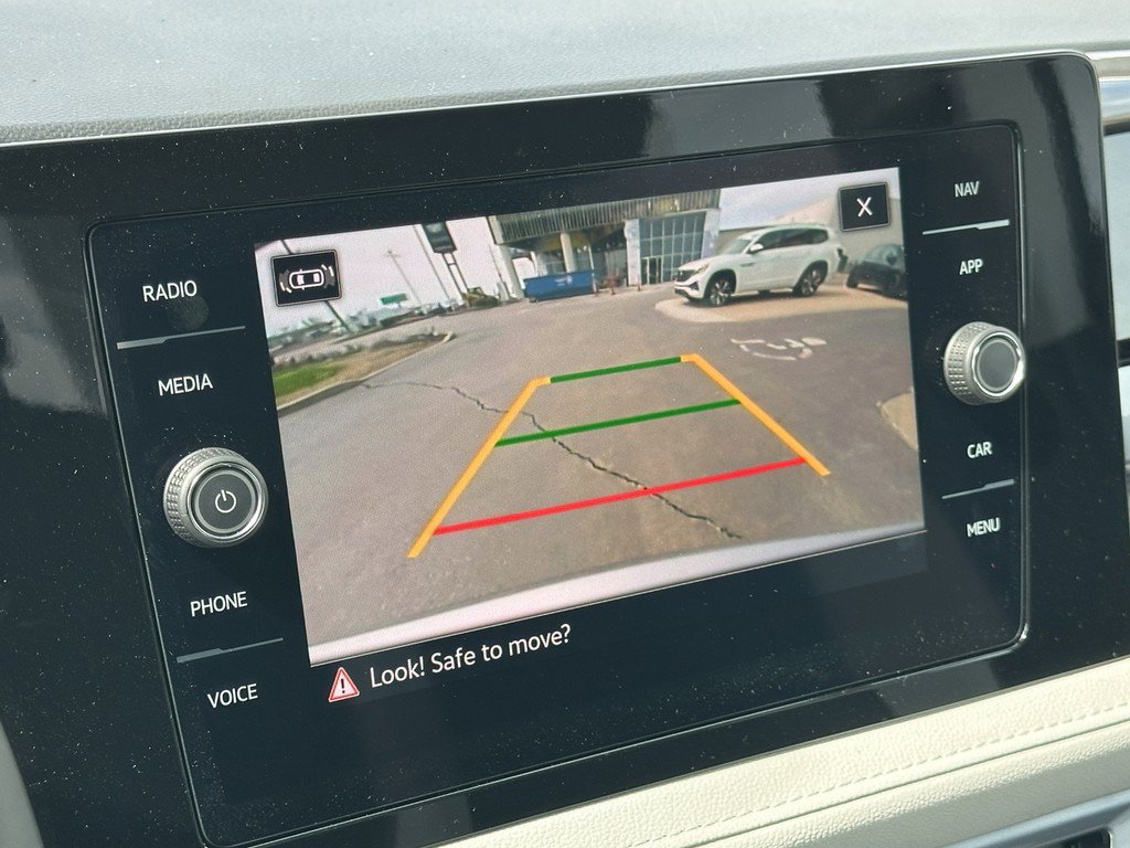 New 2025 Volkswagen Taos SEL image 25