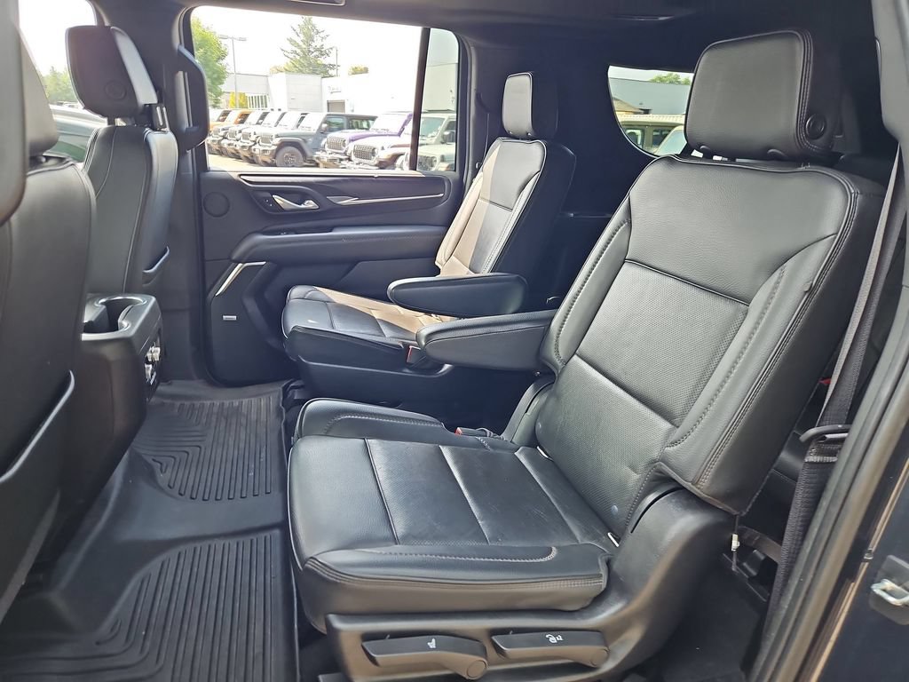 Used 2021 GMC Yukon XL Denali w/ Advanced Technology Package AWD/4WD image 14