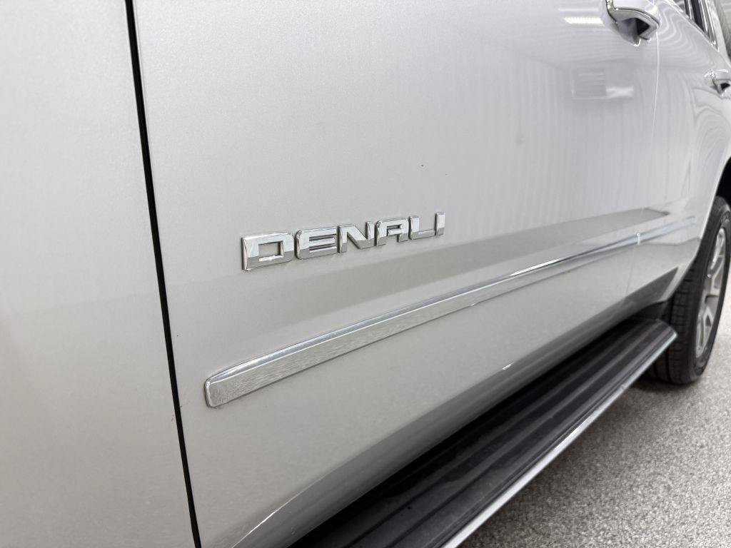 Used 2017 GMC Yukon Denali AWD/4WD image 9