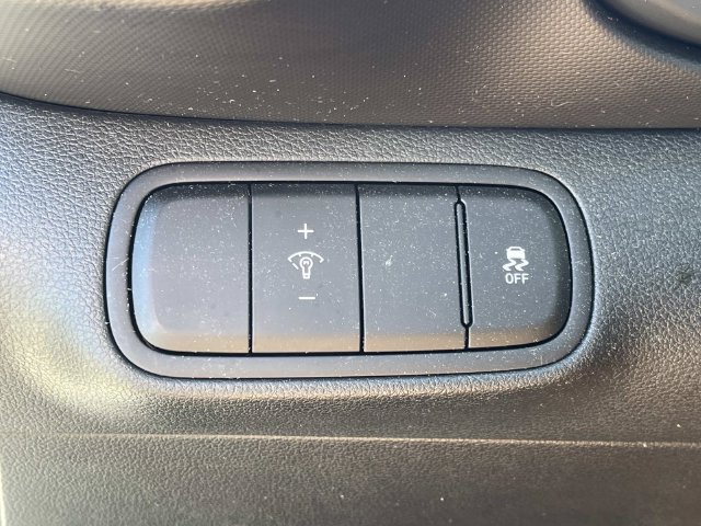 Certified 2025 Hyundai Venue Limited FWD image 34