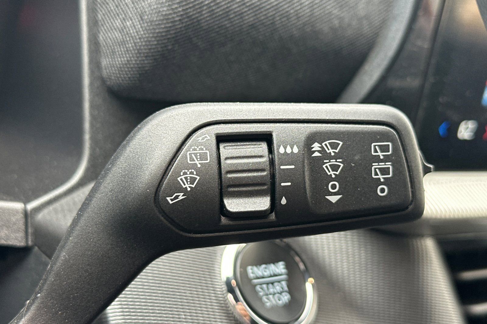 Used 2025 Ford Explorer ST-Line w/ ST-Line Street Pack image 41