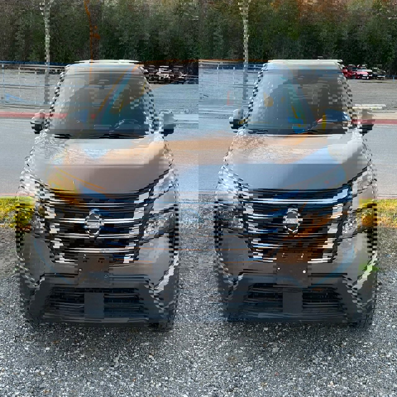 Used 2024 Nissan Rogue SV image 2