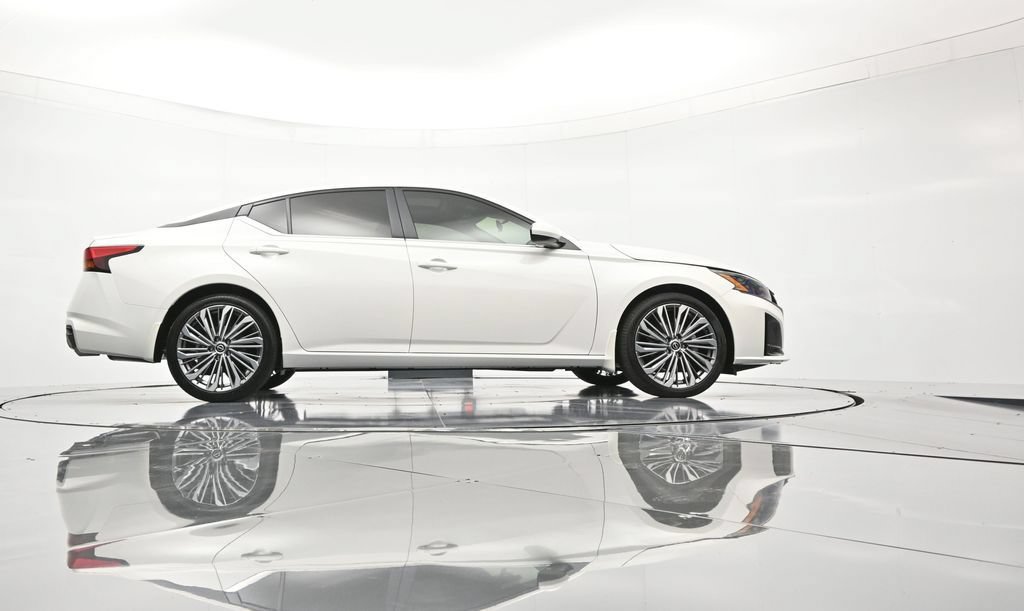 New 2026 Nissan Altima 2.5 SV w/ SV Premium Package FWD image 38