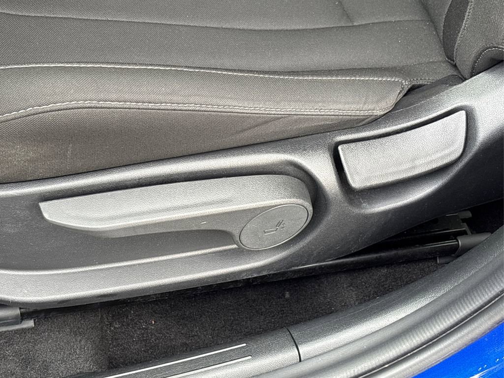 Used 2023 Hyundai Elantra SEL w/ Convenience Package image 31