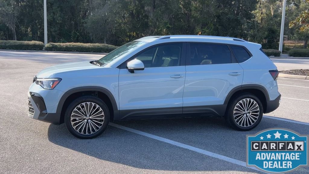 Used 2025 Volkswagen Taos SE w/ Panoramic Sunroof Package image 6