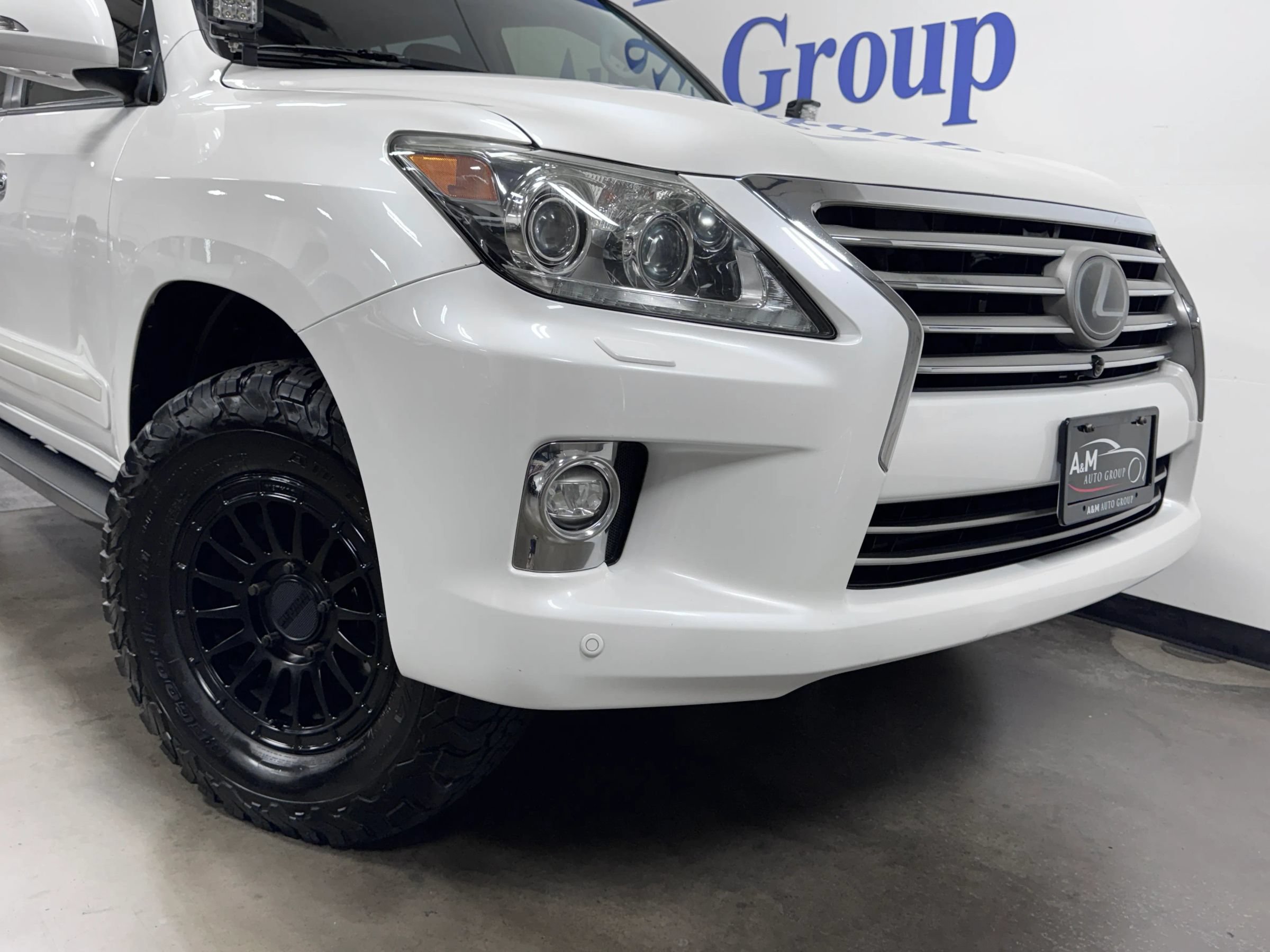 Used 2015 Lexus LX 570 4WD image 30
