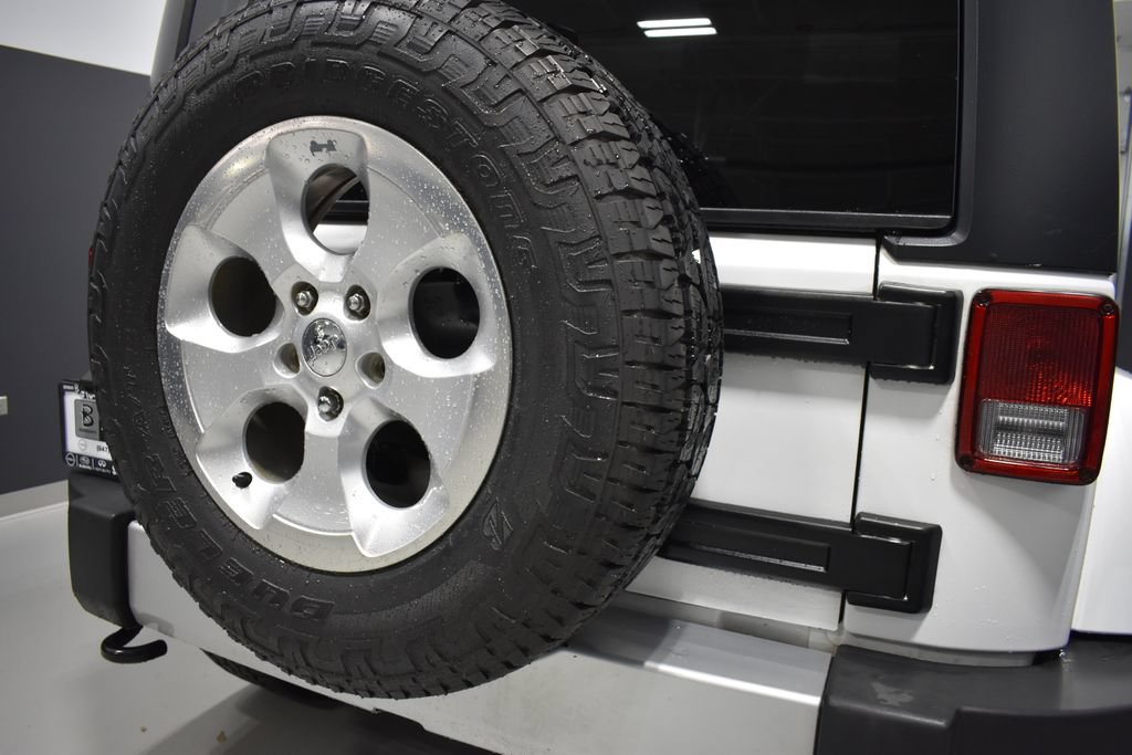 Used 2015 Jeep Wrangler Sahara w/ Connectivity Group AWD/4WD image 12