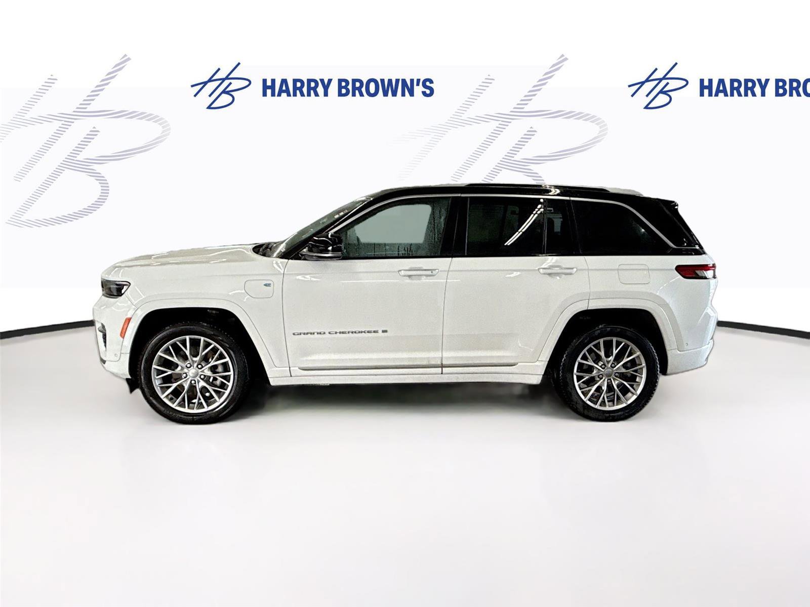 Used 2022 Jeep Grand Cherokee Summit w/ Advanced Protech Group IV image 8