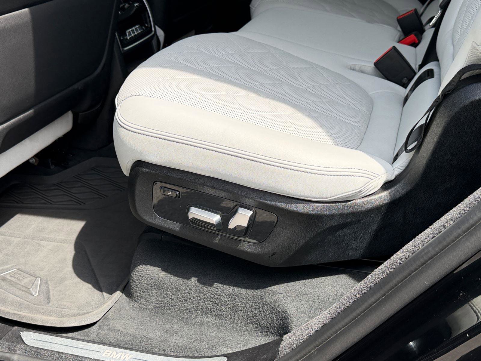 Used 2023 BMW X7 xDrive40i w/ Executive Package image 39