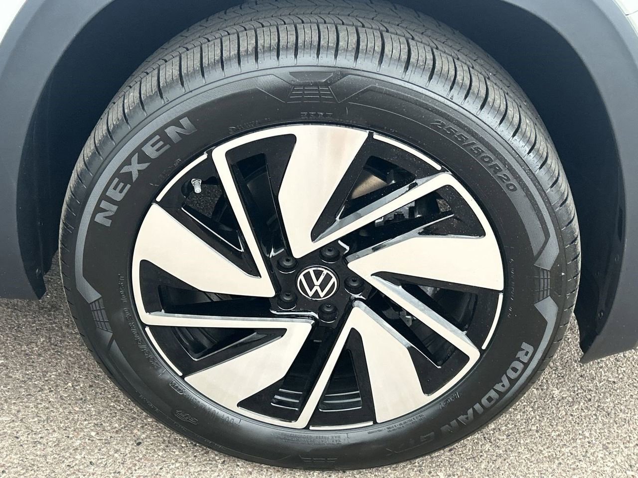 New 2026 Volkswagen Atlas SE image 6