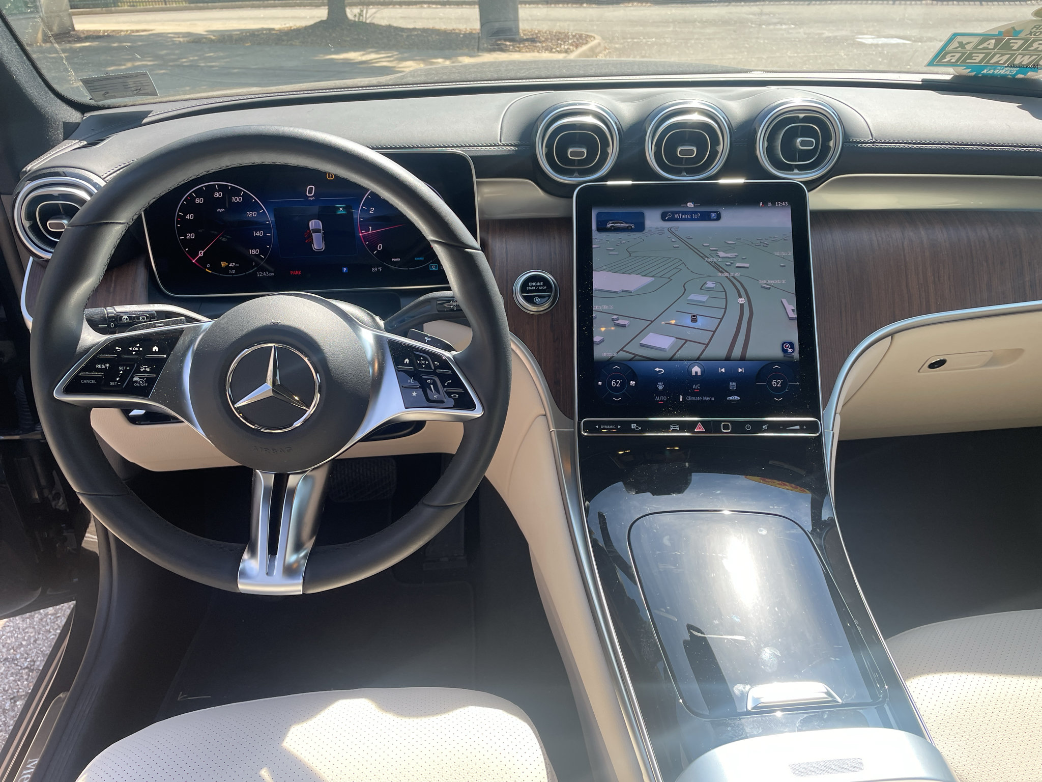 Used 2025 Mercedes-Benz GLC 300 4MATIC image 16