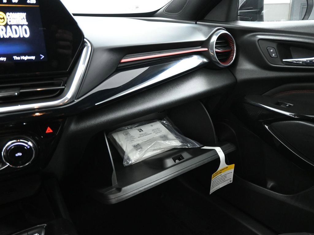 Used 2024 Chevrolet Trax RS w/ Sunroof Package image 24