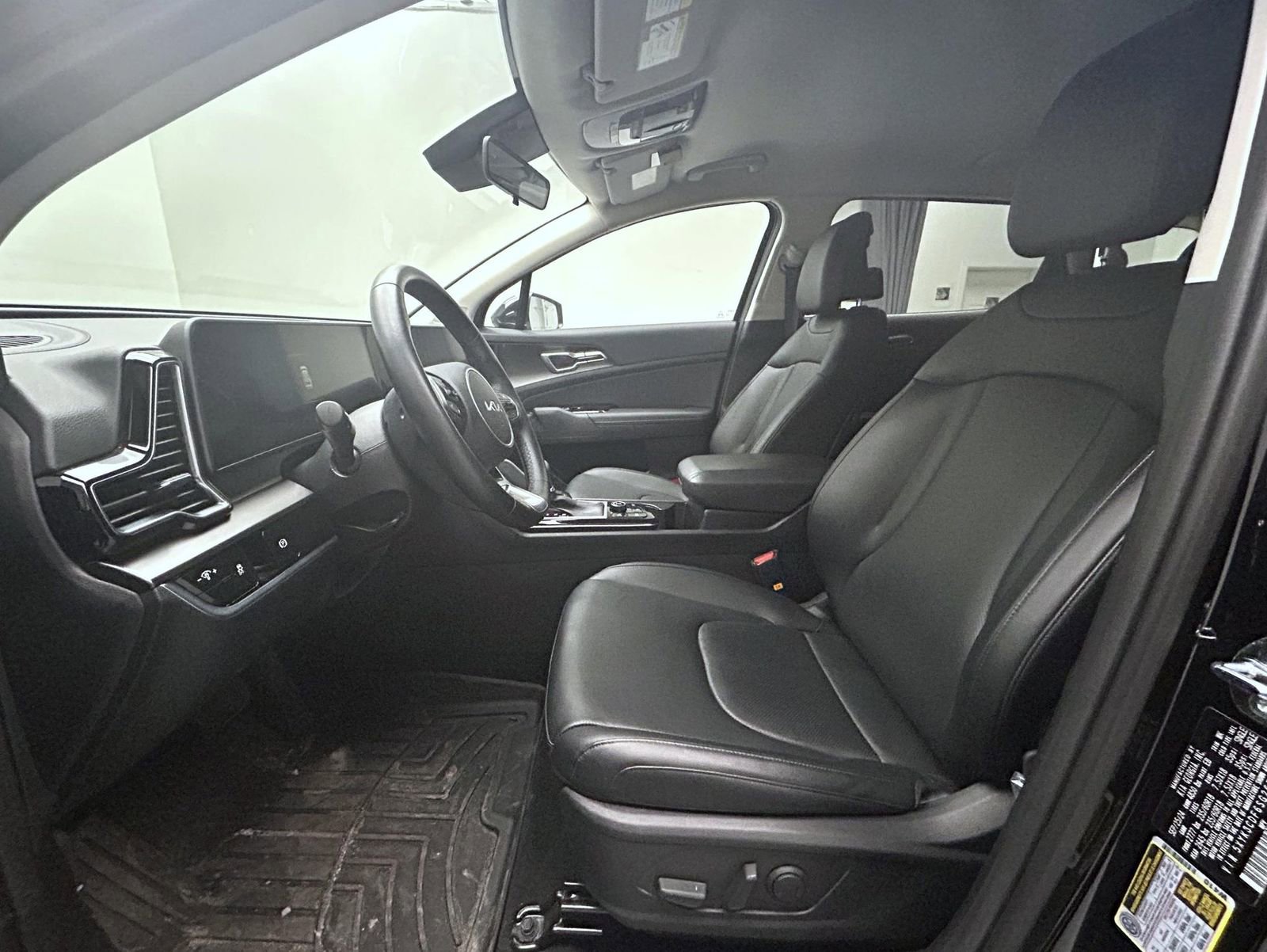 Used 2025 Kia Sportage EX image 10