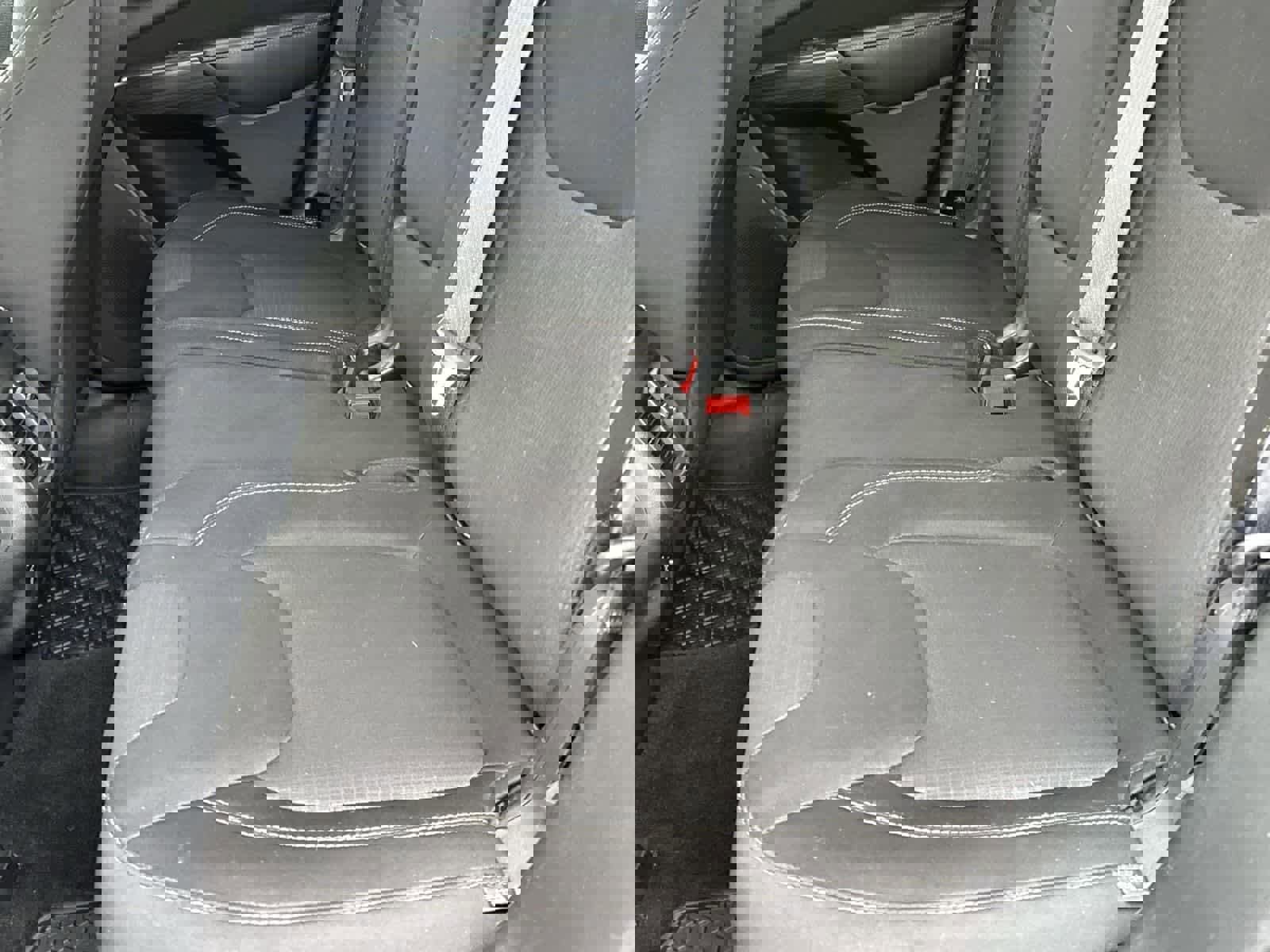 Used 2015 Jeep Cherokee Latitude w/ Cold Weather Group image 14