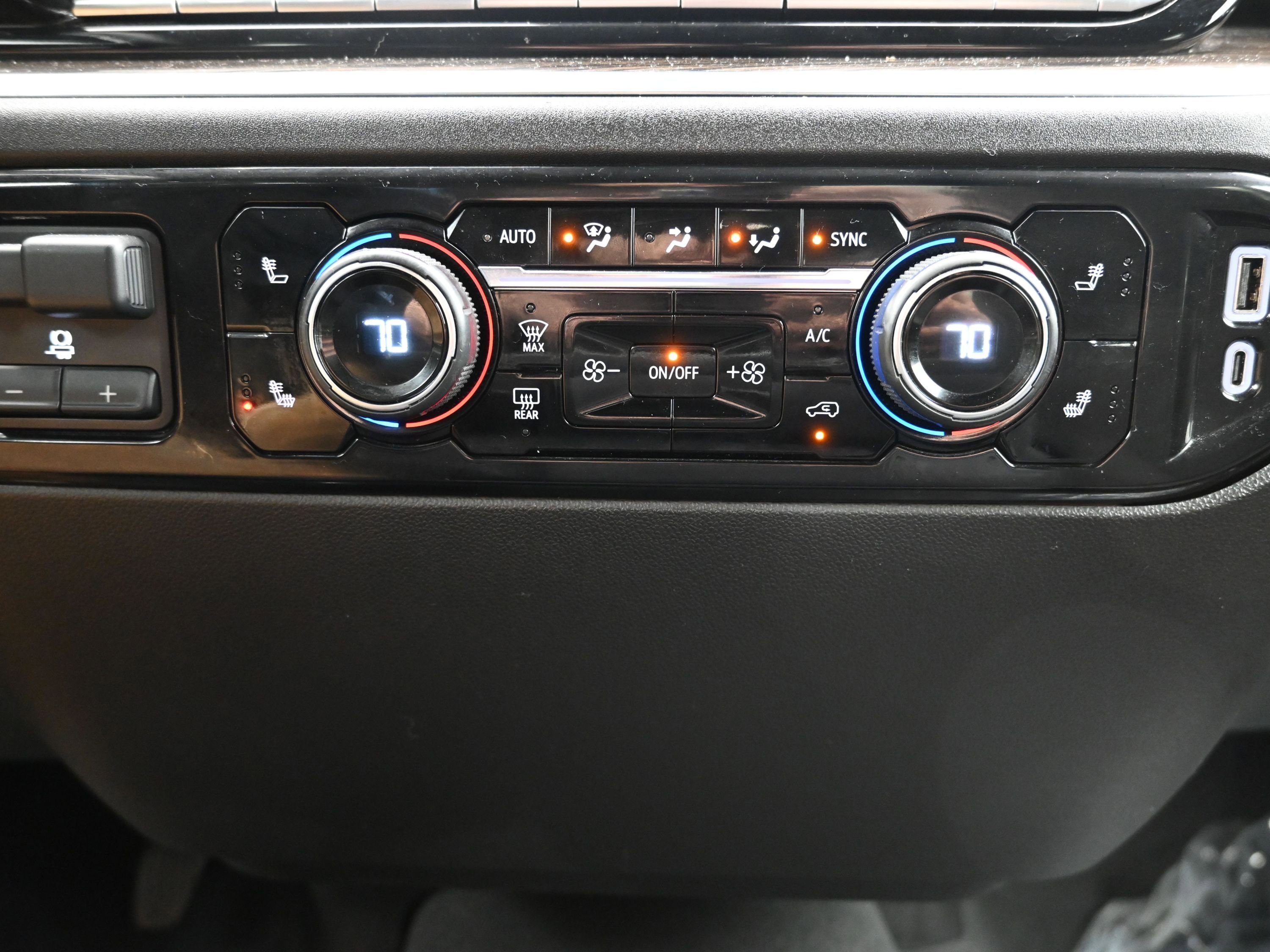 Used 2025 Chevrolet Silverado 1500 LT image 18