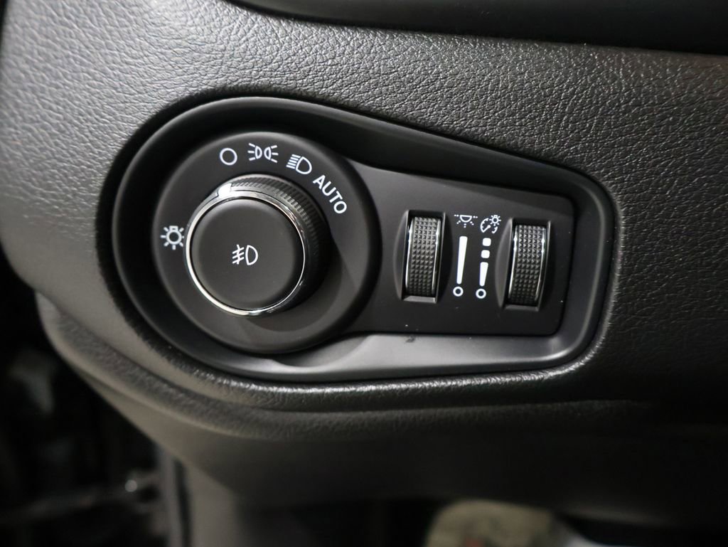 Used 2021 Jeep Renegade Limited w/ Sun & Sound Group image 31