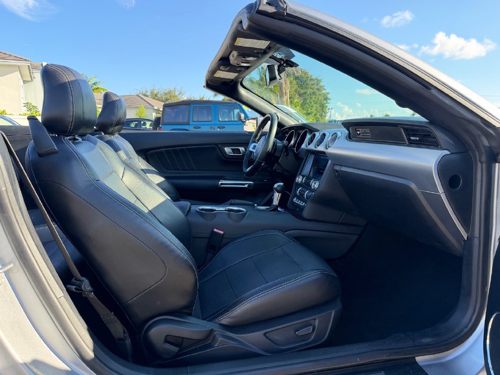 Used 2020 Ford Mustang Premium RWD image 15