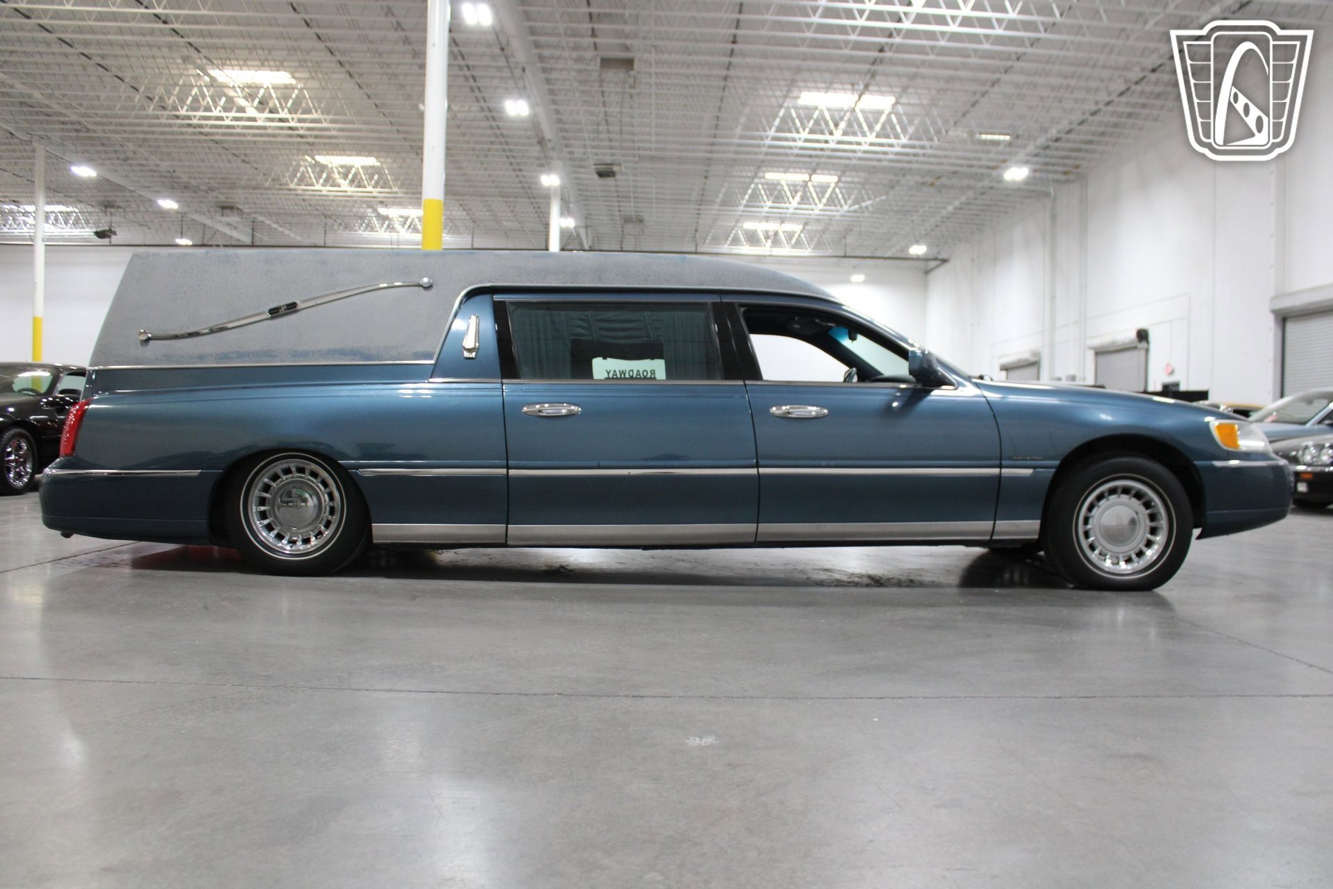 Used 2001 Lincoln Town Car Executive RWD image 27