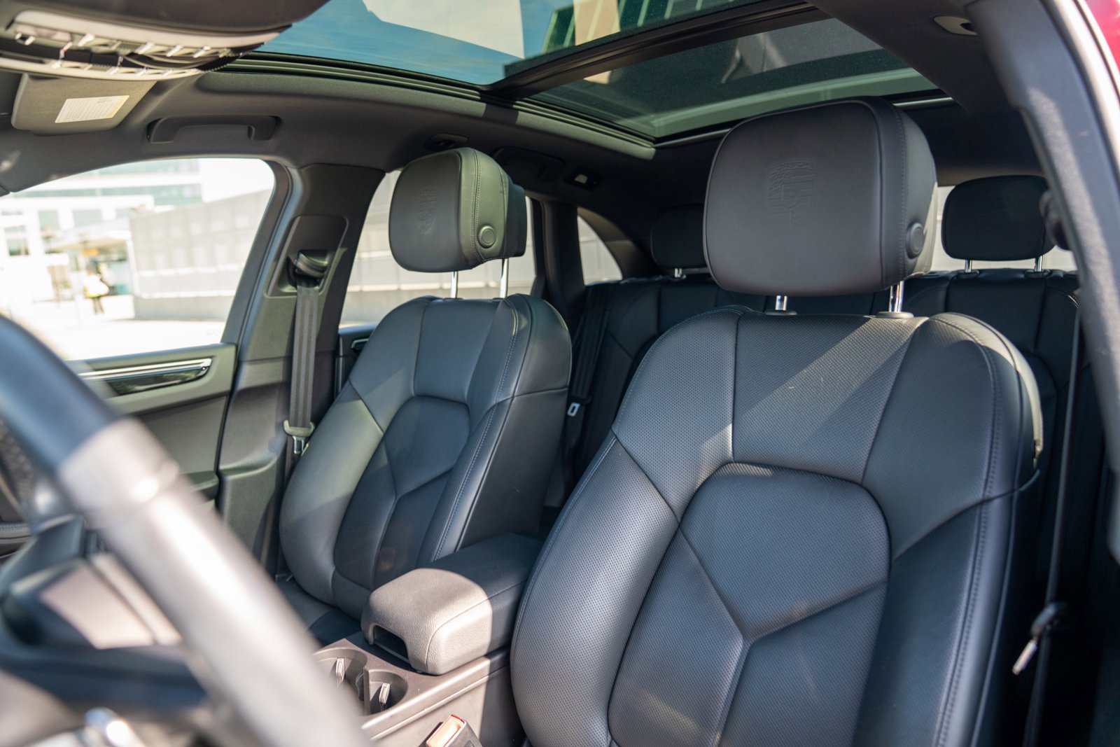 Certified 2023 Porsche Macan AWD/4WD image 5