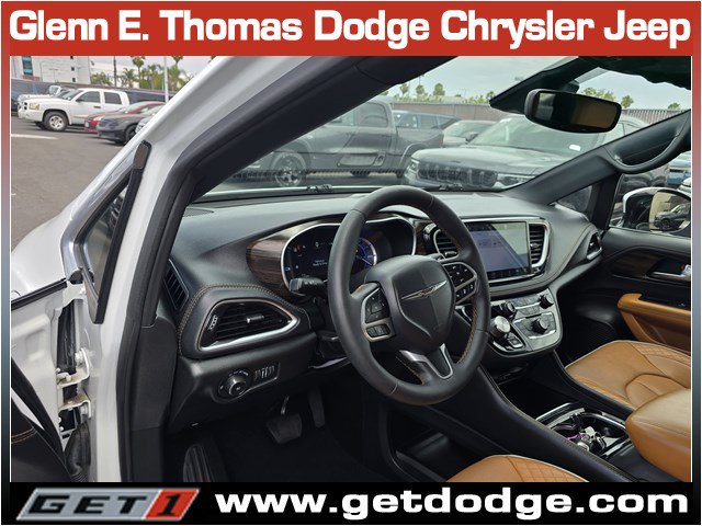 Certified 2023 Chrysler Pacifica Pinnacle FWD image 13