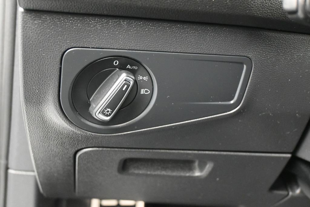 Used 2022 Volkswagen Tiguan SE R-Line image 16