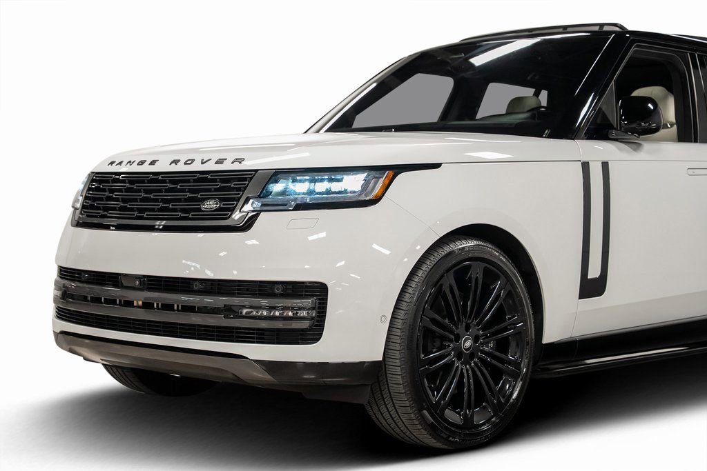 Used 2025 Land Rover Range Rover SE image 13