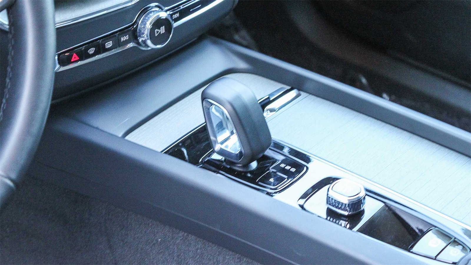 Used 2025 Volvo XC60 B5 Plus image 20