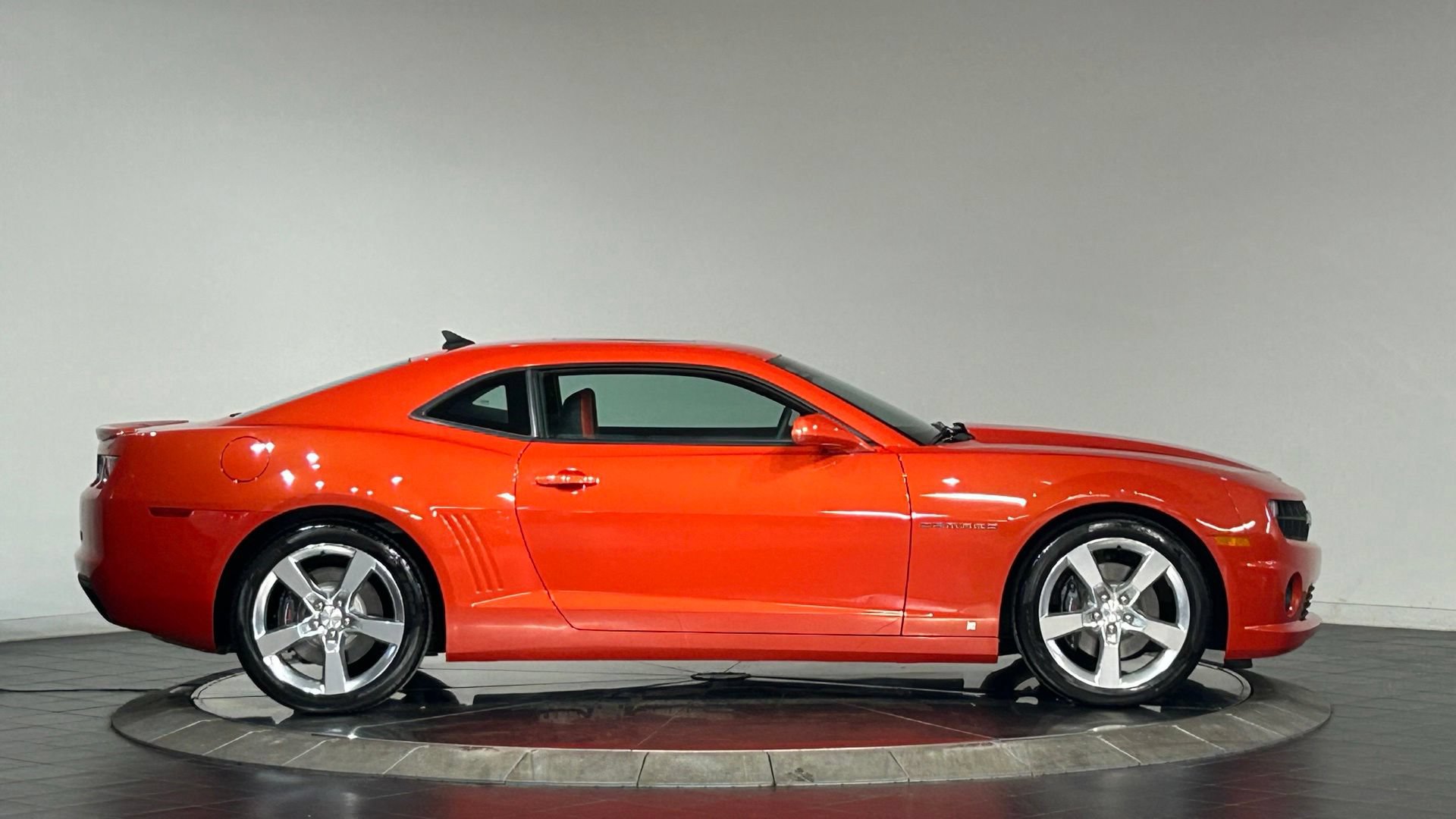 Used 2010 Chevrolet Camaro SS w/ Interior Accent Trim Package RWD image 9