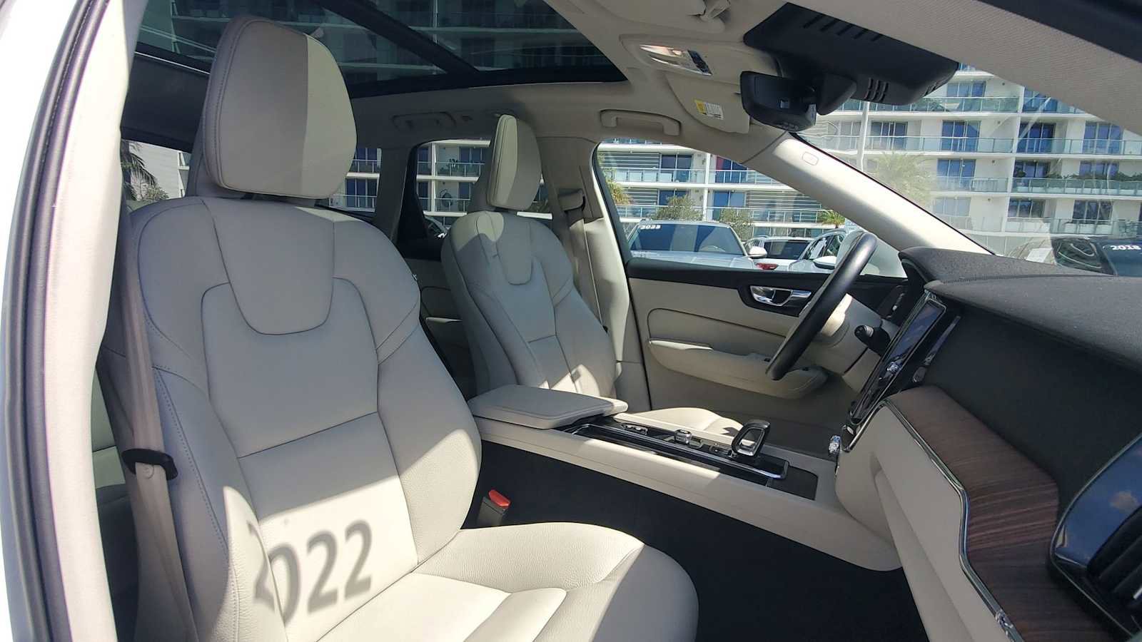 Used 2022 Volvo XC60 T8 Inscription Expression w/ Advanced Package image 22