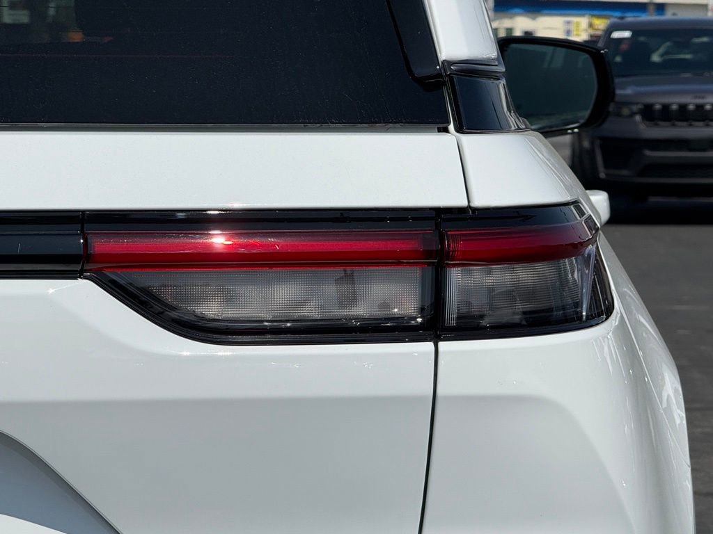 New 2026 Jeep Grand Cherokee Limited Reserve image 11