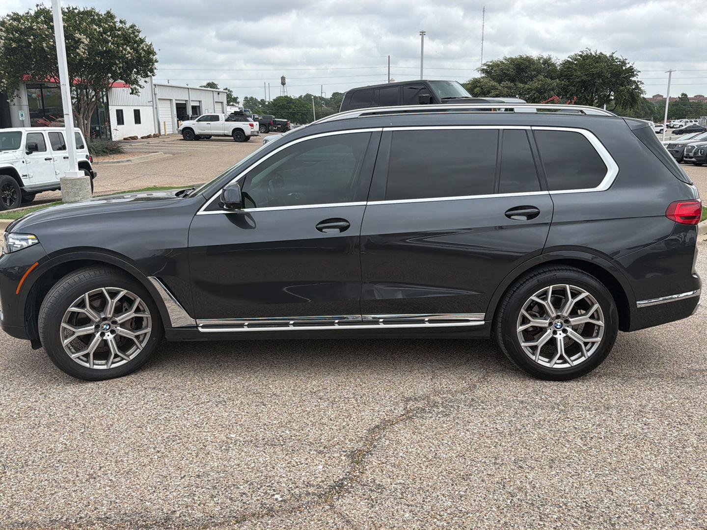Used 2021 BMW X7 xDrive40i w/ Parking Assistance Package AWD/4WD image 6
