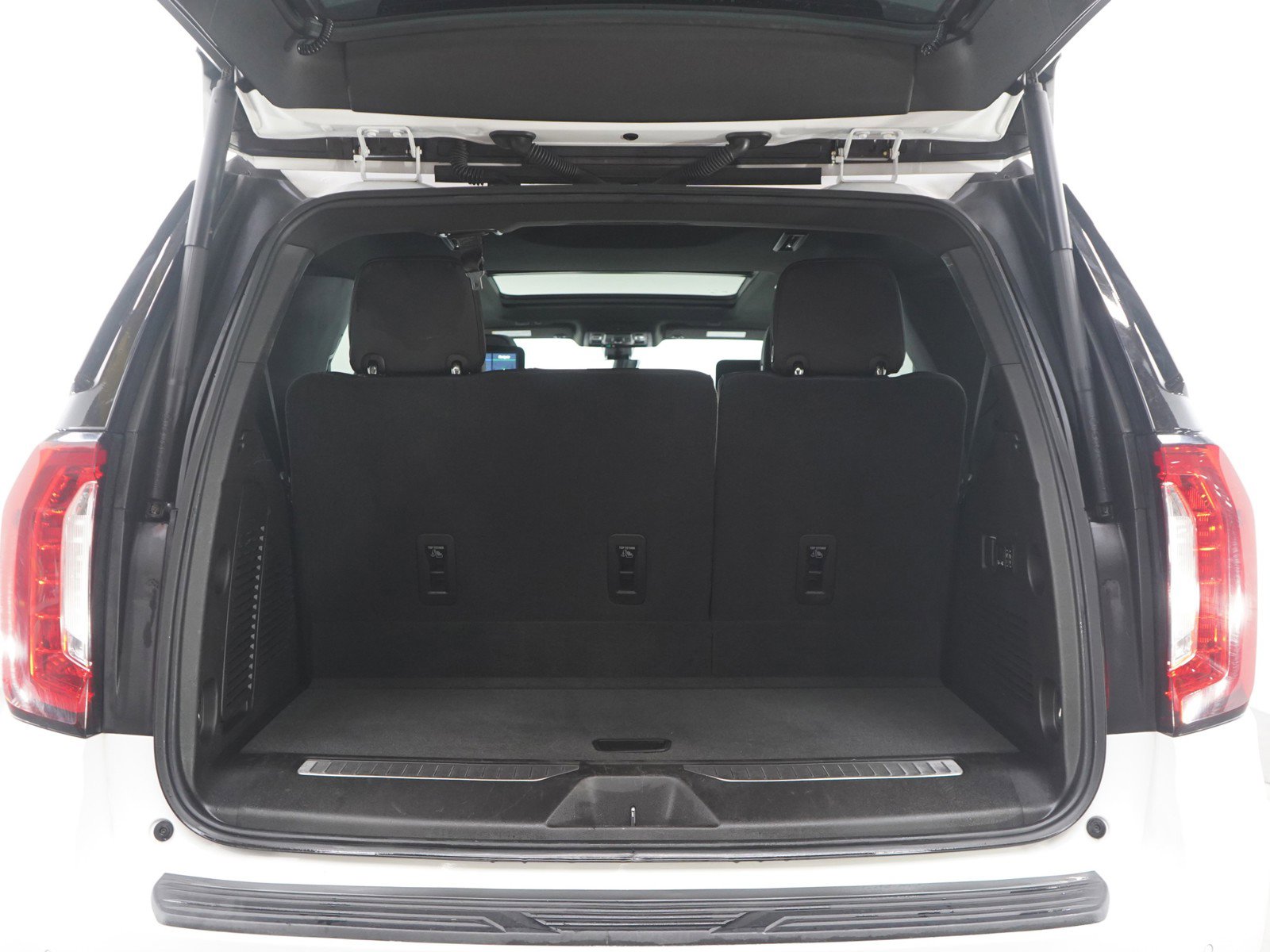 Used 2021 GMC Yukon Denali w/ Denali Premium Package image 19