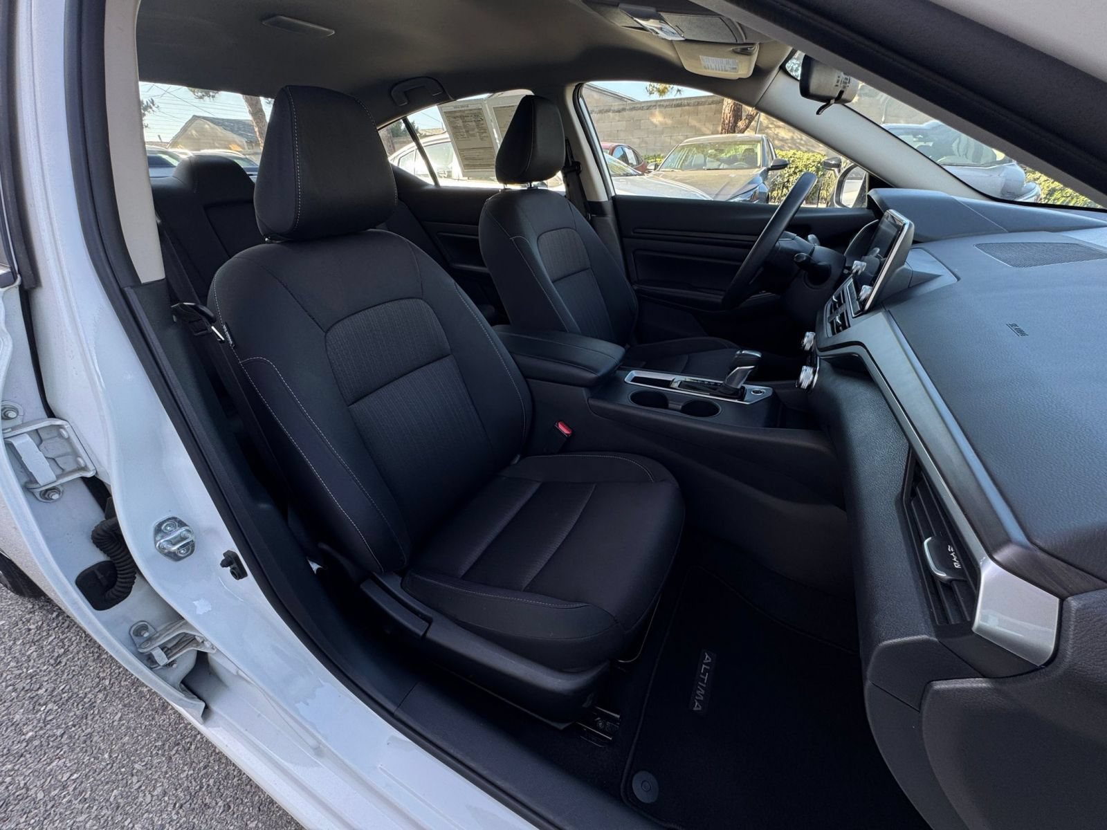 Used 2025 Nissan Altima 2.5 SV FWD image 36