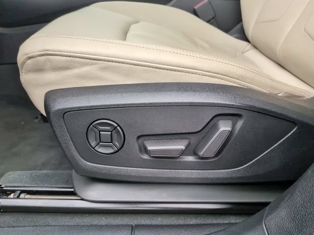 Used 2020 Audi Q3 2.0T Premium Plus w/ Premium Plus Package AWD/4WD image 16