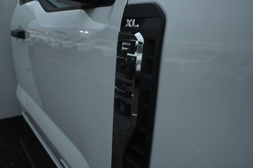 New 2025 Ford F450 XL w/ XL Chrome Package AWD/4WD image 13