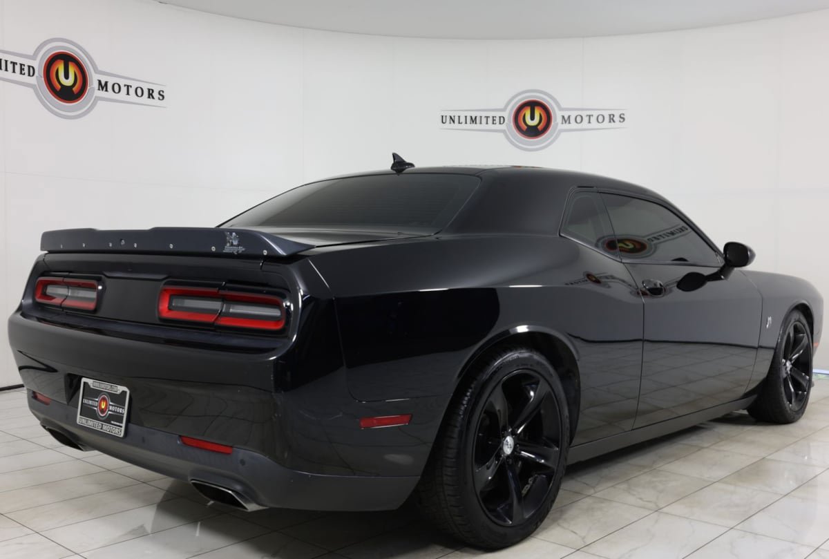 Used 2015 Dodge Challenger R/T Scat Pack RWD image 3