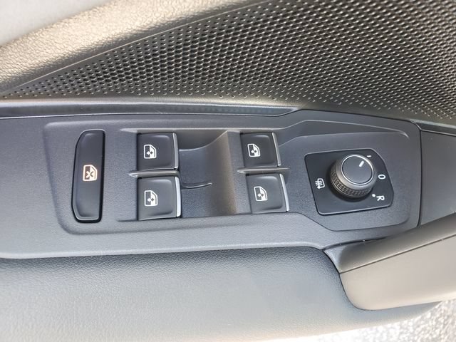 Certified 2025 Volkswagen Tiguan SE R-Line FWD image 26