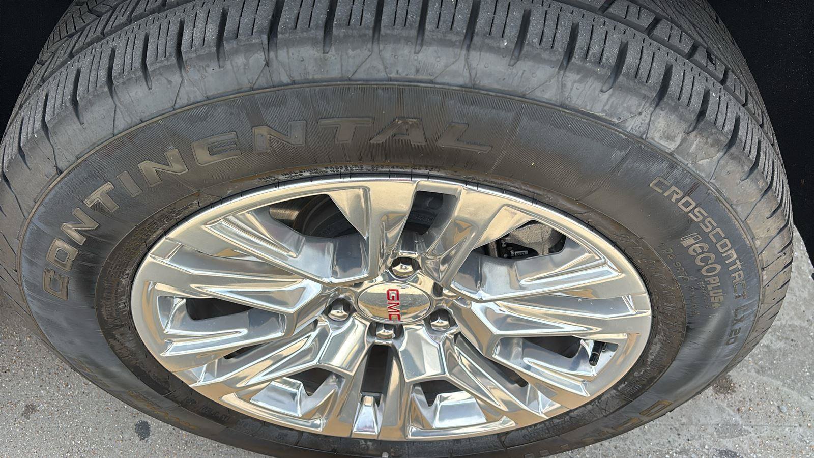 Certified 2025 GMC Yukon Denali AWD/4WD image 11