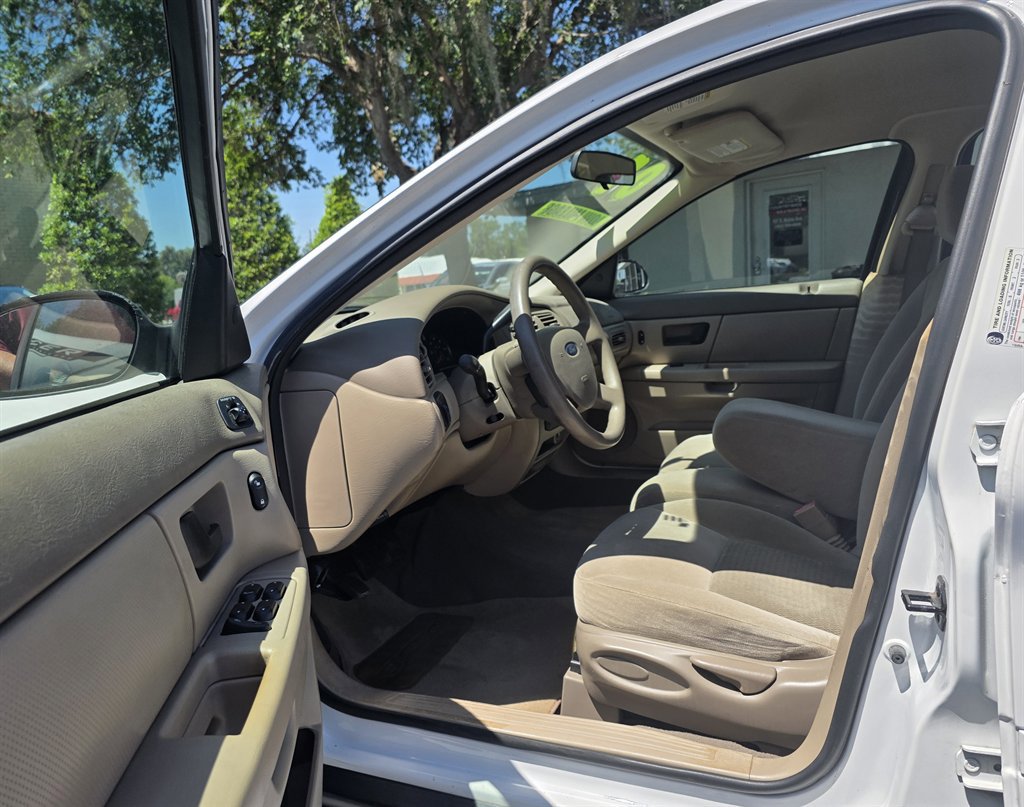 Used 2007 Ford Taurus SE FWD image 12
