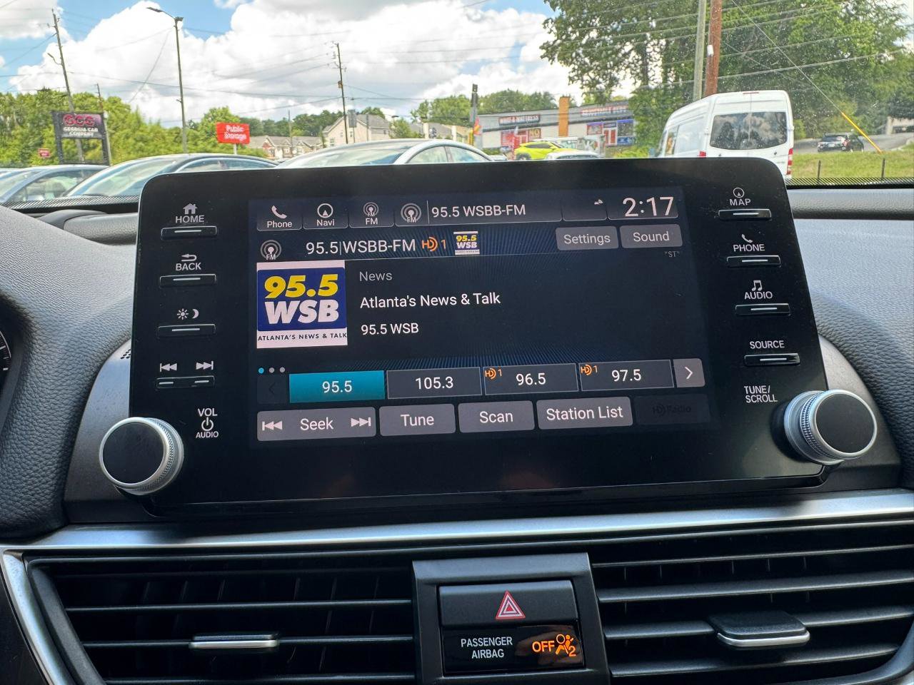 Used 2018 Honda Accord Touring image 19