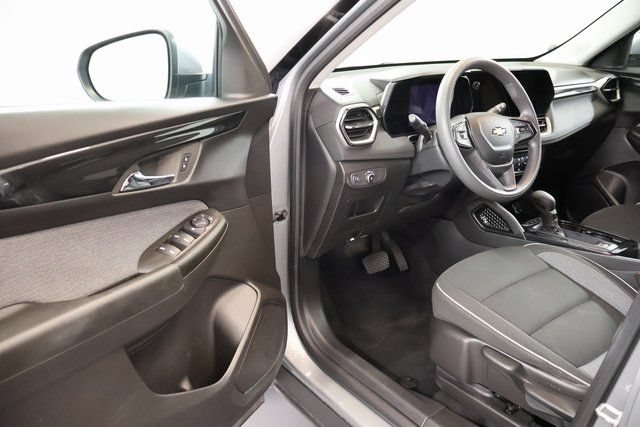 Used 2025 Chevrolet TrailBlazer LT AWD/4WD image 8