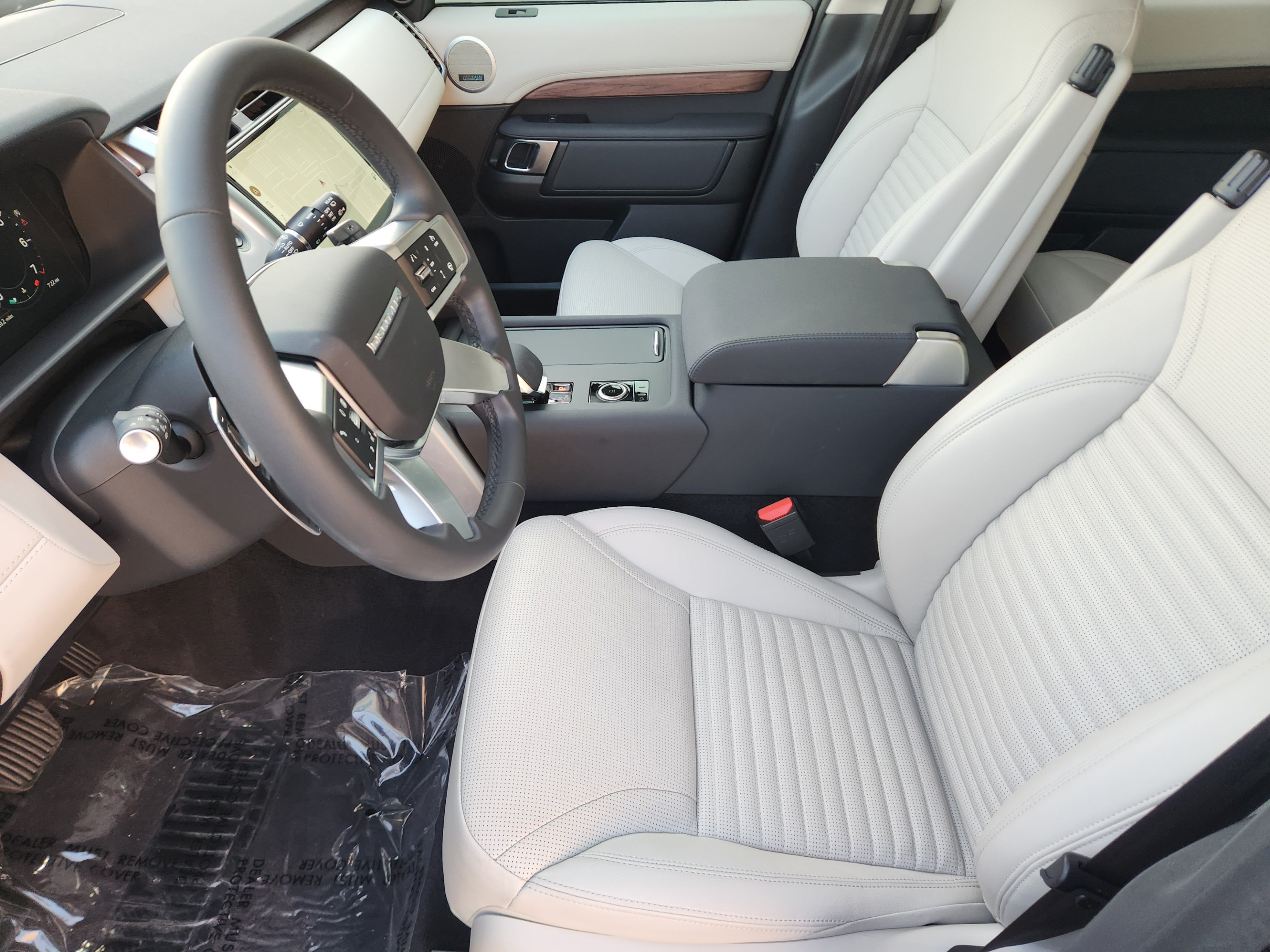 Certified 2025 Land Rover Discovery S AWD/4WD image 8