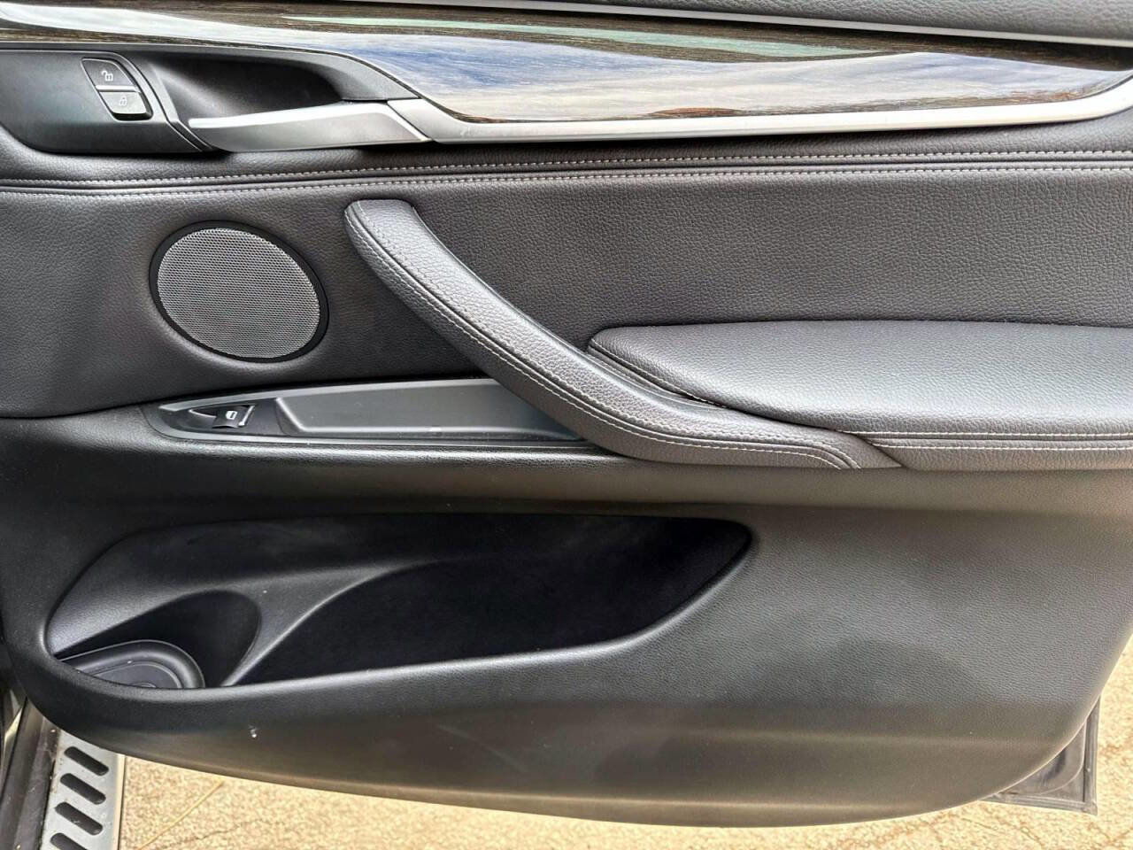 Used 2017 BMW X5 xDrive40e image 9