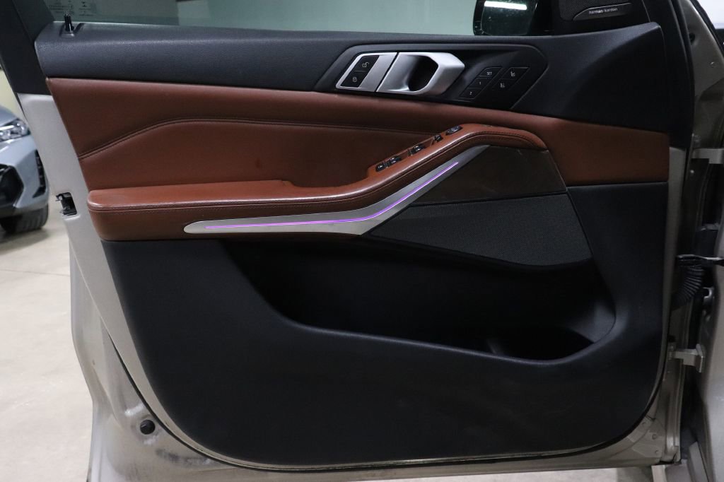 Used 2019 BMW X5 xDrive50i w/ M Sport Package image 9