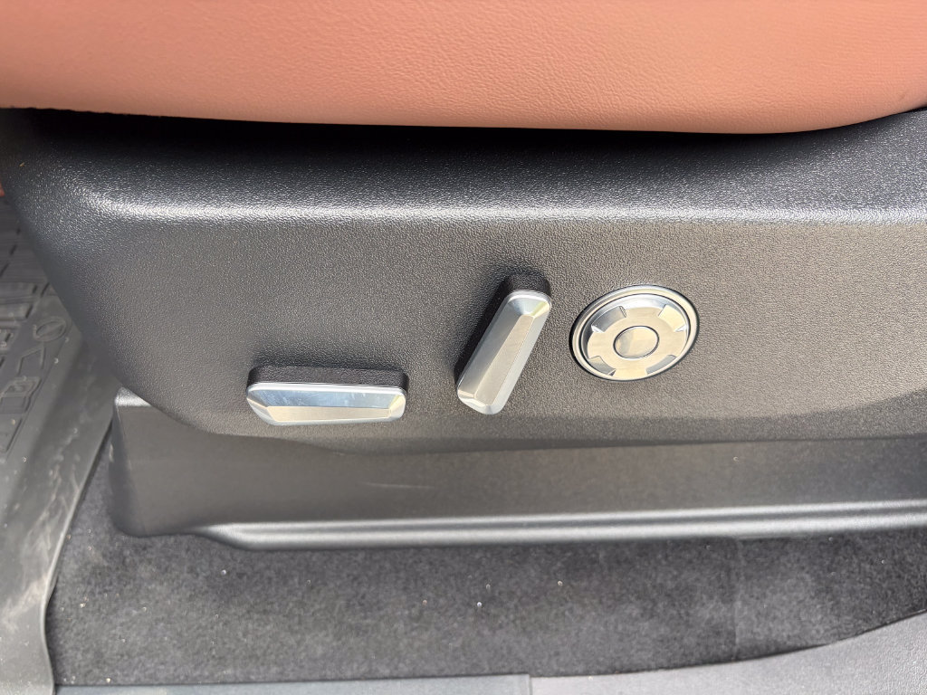 New 2027 Lincoln Navigator Reserve AWD/4WD image 14