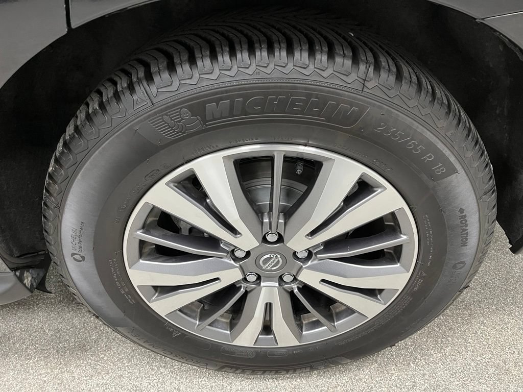 Used 2019 Nissan Pathfinder SL AWD/4WD image 16